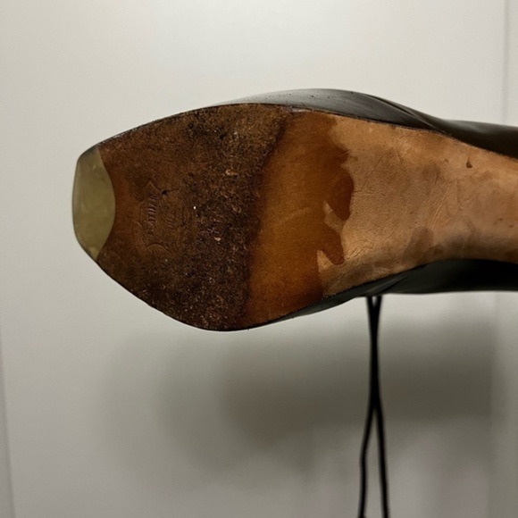 Stuart Weitzman unique heel shoe little distressed style - Picture 5 of 15